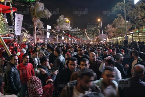 احتفال المصريين في ليلة رأس السنة بالتجمع الخامس - تصوير: أحمد عبد الفتاح